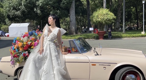 Angela Phương Trinh ‘chơi nổi’ khi xuất hiện, tránh né nhắc Cao Thái Sơn - Ảnh 6. Angela Phương Trinh ‘chơi nổi’ khi xuất hiện, tránh né nhắc Cao Thái Sơn - Ảnh 6.