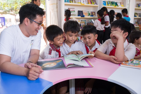 Trăm thư viện sáng tạo cho học sinh vùng sâu - Ảnh 2. Trăm thư viện sáng tạo cho học sinh vùng sâu - Ảnh 2.