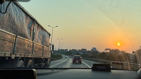 Đi chậm ở làn ngoài cùng trên cao tốc có phạm luật? - Ảnh 1. Đi chậm ở làn ngoài cùng trên cao tốc có phạm luật? - Ảnh 1.
