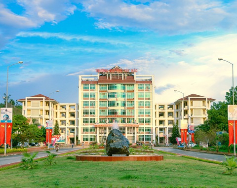 Kỷ luật chủ tịch hội đồng trường, hiệu trưởng Trường đại học Tây Bắc - Ảnh 1. Kỷ luật chủ tịch hội đồng trường, hiệu trưởng Trường đại học Tây Bắc - Ảnh 1.