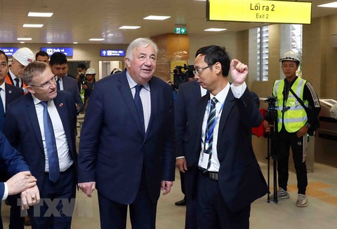 Chủ tịch Thượng viện Pháp khảo sát dự án đường sắt đô thị số 3 - Ảnh 1. Chủ tịch Thượng viện Pháp khảo sát dự án đường sắt đô thị số 3 - Ảnh 1.