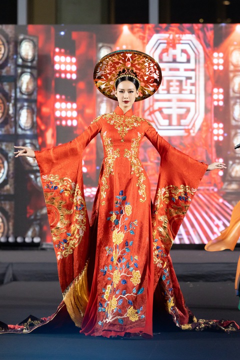 Hoa hậu Thùy Tiên, Bảo Ngọc, Mai Phương, Thiên Ân trình diễn áo dài tại Thái Lan - Ảnh 5. Hoa hậu Thùy Tiên, Bảo Ngọc, Mai Phương, Thiên Ân trình diễn áo dài tại Thái Lan - Ảnh 5.