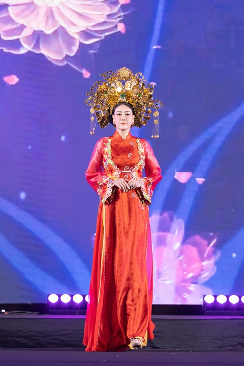 Hoa hậu Thùy Tiên, Bảo Ngọc, Mai Phương, Thiên Ân trình diễn áo dài tại Thái Lan - Ảnh 3. Hoa hậu Thùy Tiên, Bảo Ngọc, Mai Phương, Thiên Ân trình diễn áo dài tại Thái Lan - Ảnh 3.
