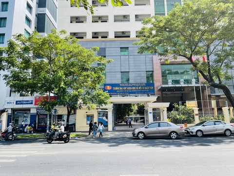 Sinh viên bất ngờ bị yêu cầu đóng thêm chục triệu đồng học phí - Ảnh 1. Sinh viên bất ngờ bị yêu cầu đóng thêm chục triệu đồng học phí - Ảnh 1.