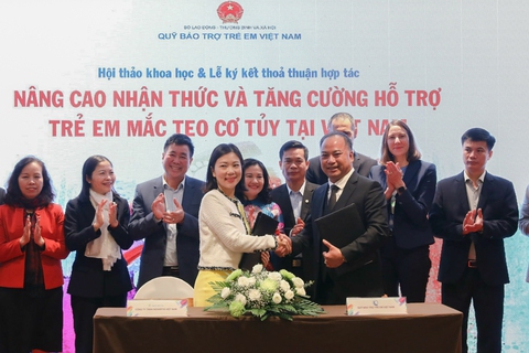 Dành hơn 8 tỉ đồng giúp trẻ mắc bệnh hiếm teo cơ tủy - Ảnh 2. Dành hơn 8 tỉ đồng giúp trẻ mắc bệnh hiếm teo cơ tủy - Ảnh 2.