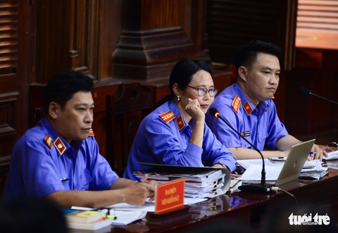 Vợ Luyện Alibaba nhất quyết không khai người đã nhận tiền - Ảnh 2. Vợ Luyện Alibaba nhất quyết không khai người đã nhận tiền - Ảnh 2.