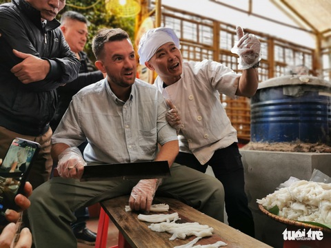 Người con quê phở từ mọi miền hội ngộ về Nam Định, mở hội nấu phở - Ảnh 4. Người con quê phở từ mọi miền hội ngộ về Nam Định, mở hội nấu phở - Ảnh 4.
