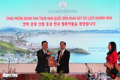 Hậu duệ triều Lý tại Hàn Quốc đưa đoàn famtrip đến Khánh Hòa khảo sát du lịch - Ảnh 1. Hậu duệ triều Lý tại Hàn Quốc đưa đoàn famtrip đến Khánh Hòa khảo sát du lịch - Ảnh 1.