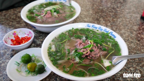 Làng Vân Cù danh tiếng phở Nam Định - Kỳ 2: Bát phở trâu bên đình Vân Cù - Ảnh 1. Làng Vân Cù danh tiếng phở Nam Định - Kỳ 2: Bát phở trâu bên đình Vân Cù - Ảnh 1.