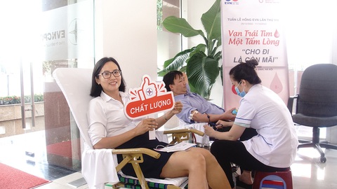 Công ty Điện lực Phú Yên thực hiện chiến dịch hiến máu tình nguyện - Ảnh 1. Công ty Điện lực Phú Yên thực hiện chiến dịch hiến máu tình nguyện - Ảnh 1.