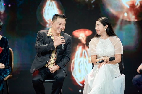 Xem - nghe cuối tuần: Lý Hùng, Thu Hà hội ngộ sau 30 năm, Ca sĩ mặt nạ trở lại - Ảnh 1. Xem - nghe cuối tuần: Lý Hùng, Thu Hà hội ngộ sau 30 năm, Ca sĩ mặt nạ trở lại - Ảnh 1.