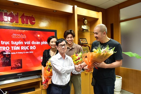 Giao lưu với đoàn phim Tro tàn rực rỡ: Khi yêu một vùng đất, người ta có cảm xúc để gửi vào phim - Ảnh 2. Giao lưu với đoàn phim Tro tàn rực rỡ: Khi yêu một vùng đất, người ta có cảm xúc để gửi vào phim - Ảnh 2.