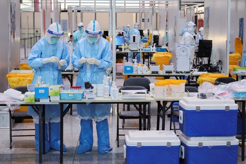WHO cảnh báo núi rác thải y tế sau COVID-19 - Ảnh 1. WHO cảnh báo núi rác thải y tế sau COVID-19 - Ảnh 1.