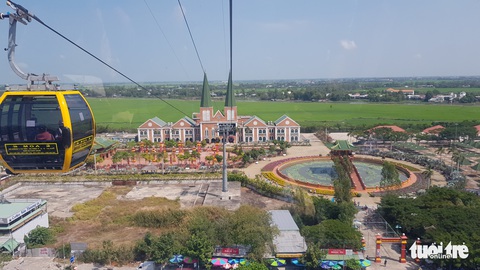 Biển người trong lăng miếu Bà chúa xứ Núi Sam - Ảnh 9. Biển người trong lăng miếu Bà chúa xứ Núi Sam - Ảnh 9.