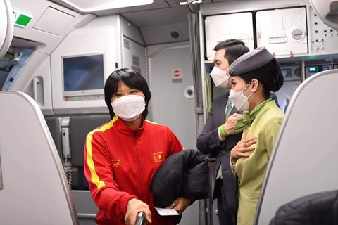 HLV Mai Đức Chung: Lúc này tôi muốn về nhà, ôm bà xã một cái ... - Ảnh 18. HLV Mai Đức Chung: Lúc này tôi muốn về nhà, ôm bà xã một cái ... - Ảnh 18.