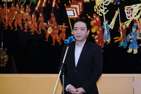 HLV Mai Đức Chung: Lúc này tôi muốn về nhà, ôm bà xã một cái ... - Ảnh 7. HLV Mai Đức Chung: Lúc này tôi muốn về nhà, ôm bà xã một cái ... - Ảnh 7.