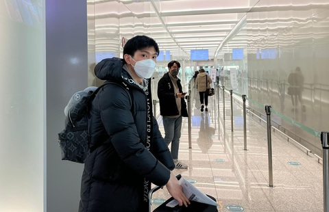 Đoàn Văn Hậu đã về Việt Nam sau 3 tháng điều trị ở Hàn Quốc - Ảnh 1. Đoàn Văn Hậu đã về Việt Nam sau 3 tháng điều trị ở Hàn Quốc - Ảnh 1.