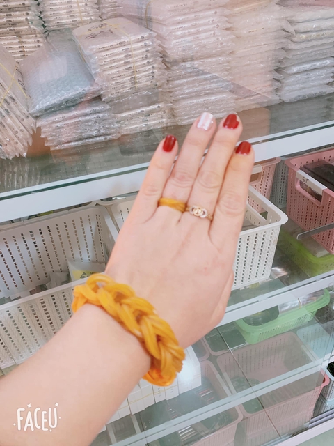 Nhà nhà, người người khoe vàng khắp cõi mạng xã hội ngày vía Thần Tài - Ảnh 4. Nhà nhà, người người khoe vàng khắp cõi mạng xã hội ngày vía Thần Tài - Ảnh 4.