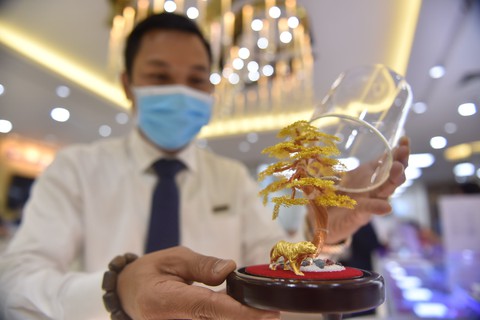 Ngày vía Thần Tài vắng vì dịch và vì giá vàng cao - Ảnh 5. Ngày vía Thần Tài vắng vì dịch và vì giá vàng cao - Ảnh 5.
