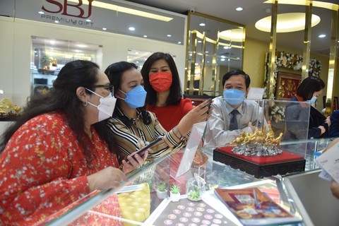 Ngày vía Thần Tài vắng vì dịch và vì giá vàng cao - Ảnh 4. Ngày vía Thần Tài vắng vì dịch và vì giá vàng cao - Ảnh 4.