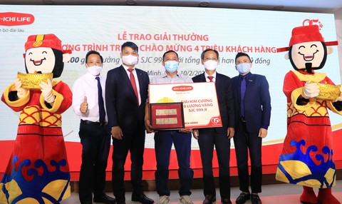 Dai-ichi Việt Nam tặng vàng ròng trị giá hơn 4,5 tỉ đồng chào mừng cột mốc 4 triệu khách hàng - Ảnh 1. Dai-ichi Việt Nam tặng vàng ròng trị giá hơn 4,5 tỉ đồng chào mừng cột mốc 4 triệu khách hàng - Ảnh 1.