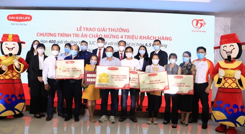 Dai-ichi Việt Nam tặng vàng ròng trị giá hơn 4,5 tỉ đồng chào mừng cột mốc 4 triệu khách hàng - Ảnh 2. Dai-ichi Việt Nam tặng vàng ròng trị giá hơn 4,5 tỉ đồng chào mừng cột mốc 4 triệu khách hàng - Ảnh 2.