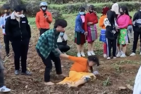 Vụ kéo vợ ở Hà Giang: Nam thiếu niên và bé gái đã quen biết nhau từ trước? - Ảnh 2. Vụ kéo vợ ở Hà Giang: Nam thiếu niên và bé gái đã quen biết nhau từ trước? - Ảnh 2.