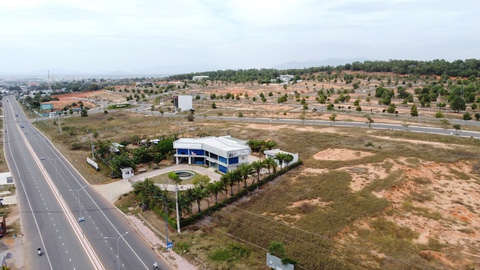 Vì sao cựu chủ tịch và phó chủ tịch UBND tỉnh Bình Thuận bị bắt? - Ảnh 1. Vì sao cựu chủ tịch và phó chủ tịch UBND tỉnh Bình Thuận bị bắt? - Ảnh 1.