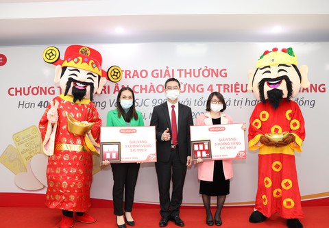 Dai-ichi Việt Nam tặng vàng ròng trị giá hơn 4,5 tỉ đồng chào mừng cột mốc 4 triệu khách hàng - Ảnh 3. Dai-ichi Việt Nam tặng vàng ròng trị giá hơn 4,5 tỉ đồng chào mừng cột mốc 4 triệu khách hàng - Ảnh 3.