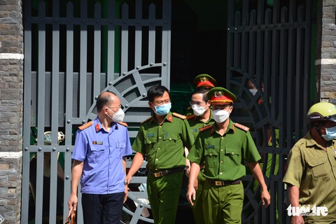 Khám xét nhà riêng các cựu lãnh đạo UBND tỉnh Bình Thuận - Ảnh 5. Khám xét nhà riêng các cựu lãnh đạo UBND tỉnh Bình Thuận - Ảnh 5.