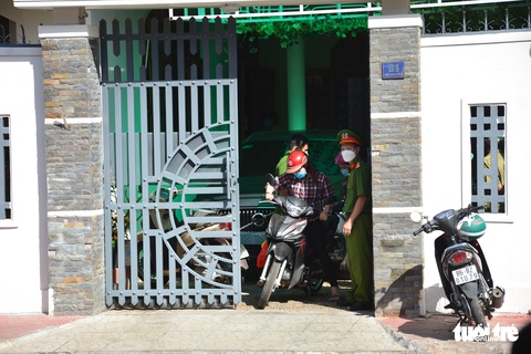 Khám xét nhà riêng các cựu lãnh đạo UBND tỉnh Bình Thuận - Ảnh 3. Khám xét nhà riêng các cựu lãnh đạo UBND tỉnh Bình Thuận - Ảnh 3.