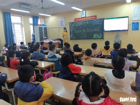 Hà Nội: Học sinh lớp 1 tựu trường, bố mẹ hồi hộp hơn cả con - Ảnh 3. Hà Nội: Học sinh lớp 1 tựu trường, bố mẹ hồi hộp hơn cả con - Ảnh 3.