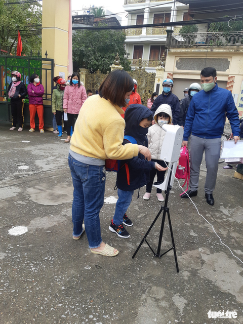 Hà Nội: Học sinh lớp 1 tựu trường, bố mẹ hồi hộp hơn cả con - Ảnh 2. Hà Nội: Học sinh lớp 1 tựu trường, bố mẹ hồi hộp hơn cả con - Ảnh 2.