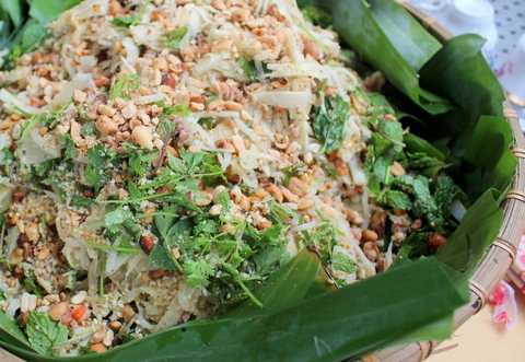 Nỗi niềm bánh tráng cuốn măng - Ảnh 1. Nỗi niềm bánh tráng cuốn măng - Ảnh 1.