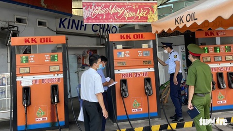 Điều hành xăng dầu đã lộ ra nhiều vấn đề - Ảnh 1. Điều hành xăng dầu đã lộ ra nhiều vấn đề - Ảnh 1.