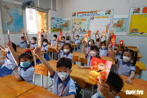 TP.HCM đón học sinh lớp 1 đến trường làm quen trước khi đi học chính thức - Ảnh 5. TP.HCM đón học sinh lớp 1 đến trường làm quen trước khi đi học chính thức - Ảnh 5.