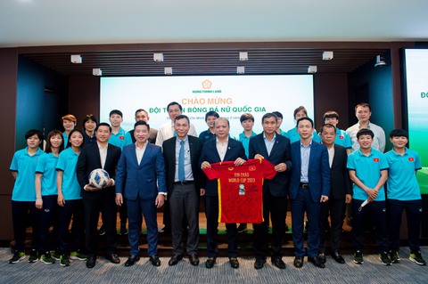 Hưng Thịnh Land trao thưởng 2 tỷ đồng cho đội tuyển bóng đá nữ quốc gia Việt Nam - Ảnh 4. Hưng Thịnh Land trao thưởng 2 tỷ đồng cho đội tuyển bóng đá nữ quốc gia Việt Nam - Ảnh 4.