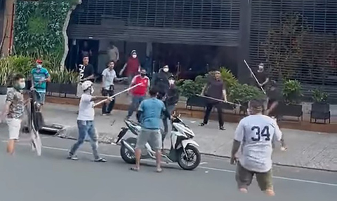 Vụ 2 nhóm hỗn chiến trên đường Cao Thắng, khởi tố 11 bị can - Ảnh 1. Vụ 2 nhóm hỗn chiến trên đường Cao Thắng, khởi tố 11 bị can - Ảnh 1.