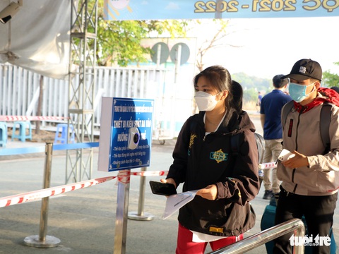 Tân sinh viên lặn lội đêm khuya đến ký túc xá, bắt đầu cuộc sống đại học sau nửa năm học online - Ảnh 6. Tân sinh viên lặn lội đêm khuya đến ký túc xá, bắt đầu cuộc sống đại học sau nửa năm học online - Ảnh 6.