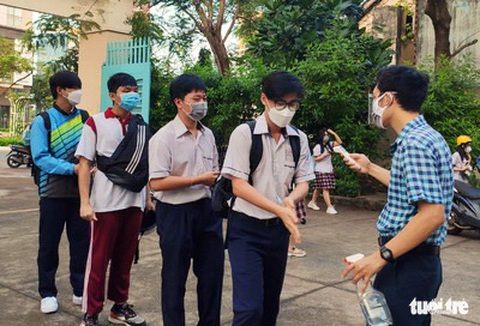 Nhiều trường ở TP.HCM lo thiếu kit xét nghiệm, nước sát khuẩn vì không có kinh phí - Ảnh 1. Nhiều trường ở TP.HCM lo thiếu kit xét nghiệm, nước sát khuẩn vì không có kinh phí - Ảnh 1.