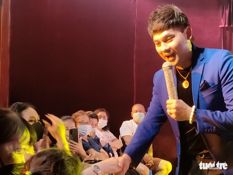 Kim Tiểu Long trở lại sàn diễn thành phố sau gián đoạn vì dịch bệnh - Ảnh 1. Kim Tiểu Long trở lại sàn diễn thành phố sau gián đoạn vì dịch bệnh - Ảnh 1.