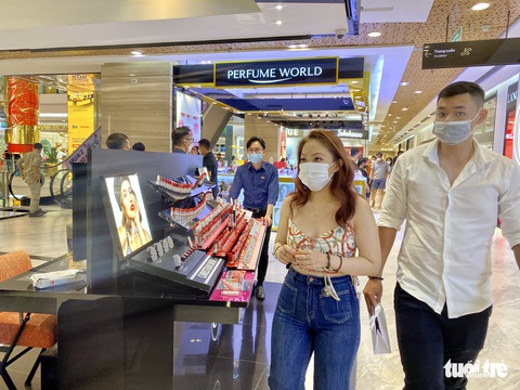 Nhộp nhịp khách mua quà Valentine có giá dưới 500.000 đồng - Ảnh 1. Nhộp nhịp khách mua quà Valentine có giá dưới 500.000 đồng - Ảnh 1.