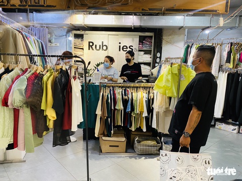 Nhộp nhịp khách mua quà Valentine có giá dưới 500.000 đồng - Ảnh 7. Nhộp nhịp khách mua quà Valentine có giá dưới 500.000 đồng - Ảnh 7.