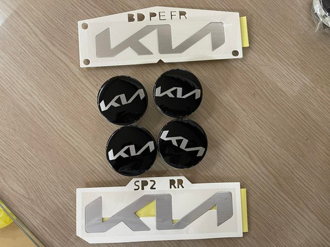 Chủ xe Kia Cerato, Soluto tốn tiền triệu sơn lại xe để nâng cấp logo mới cho hợp thời - Ảnh 4. Chủ xe Kia Cerato, Soluto tốn tiền triệu sơn lại xe để nâng cấp logo mới cho hợp thời - Ảnh 4.