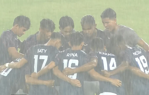 U23 Campuchia đại thắng U23 Brunei trong trận đấu bị hoãn gần 45 phút vì mưa - Ảnh 1. U23 Campuchia đại thắng U23 Brunei trong trận đấu bị hoãn gần 45 phút vì mưa - Ảnh 1.