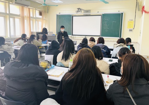 Sinh viên Hà Nội trở lại giảng đường: Có người thấy không vui bằng học online - Ảnh 1. Sinh viên Hà Nội trở lại giảng đường: Có người thấy không vui bằng học online - Ảnh 1.