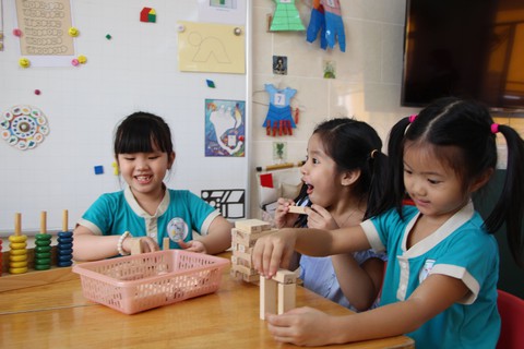 Hơn 1 triệu học sinh trở lại trường: Vui như ngày khai giảng - Ảnh 1. Hơn 1 triệu học sinh trở lại trường: Vui như ngày khai giảng - Ảnh 1.