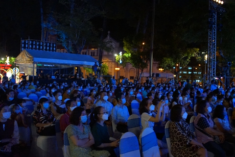 Đêm thơ Việt Nam năm 2022: Xúc động trong khúc ngâm nhớ về mất mát đại dịch - Ảnh 4. Đêm thơ Việt Nam năm 2022: Xúc động trong khúc ngâm nhớ về mất mát đại dịch - Ảnh 4.