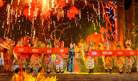 Đêm thơ Việt Nam năm 2022: Xúc động trong khúc ngâm nhớ về mất mát đại dịch - Ảnh 7. Đêm thơ Việt Nam năm 2022: Xúc động trong khúc ngâm nhớ về mất mát đại dịch - Ảnh 7.