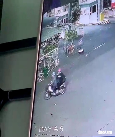 Vụ sinh viên năm nhất ‘mất tích’: Tìm người đàn ông chở Nghĩa đi - Ảnh 3. Vụ sinh viên năm nhất ‘mất tích’: Tìm người đàn ông chở Nghĩa đi - Ảnh 3.